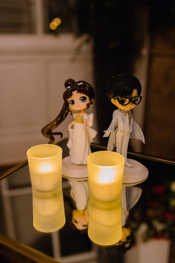 Asian anime figurines that look like bride and groom