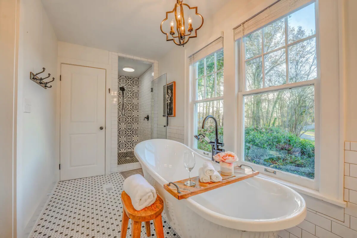 10 Charming Airbnbs Just Outside of Memphis