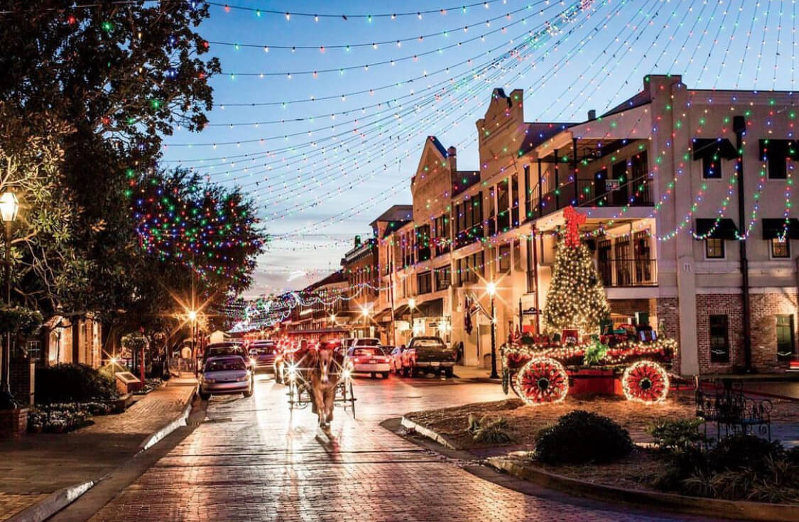 4 Small Towns to Visit This Holiday and Winter