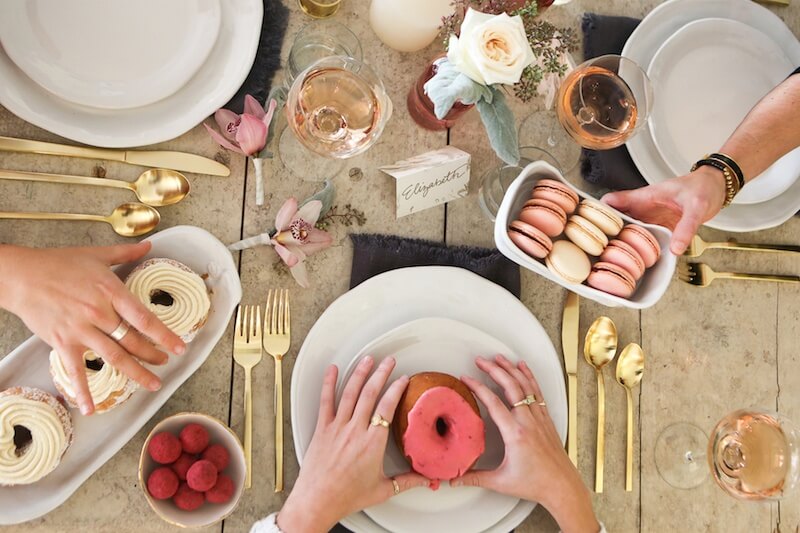 2 Simple Tips for Setting a Perfect Valentine’s Day Table
