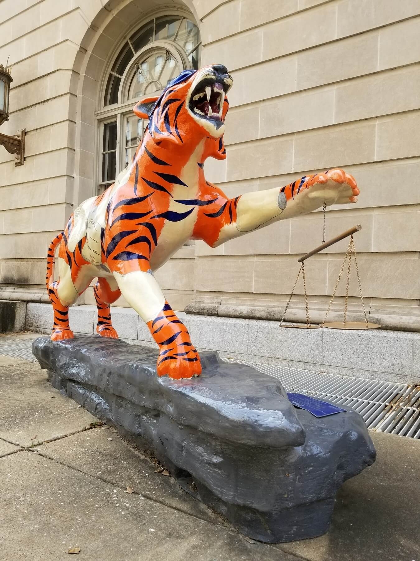 Tiger statue outside of the University of Memphis School of Law.